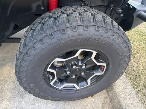 Used 2021 Jeep Gladiator Rubicon image 9