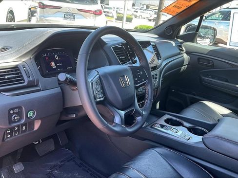 Used 2025 Honda Passport TrailSport image 9