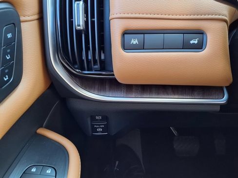 New 2026 Nissan Armada SL w/ Captain's Chari Seat Package AWD/4WD image 16