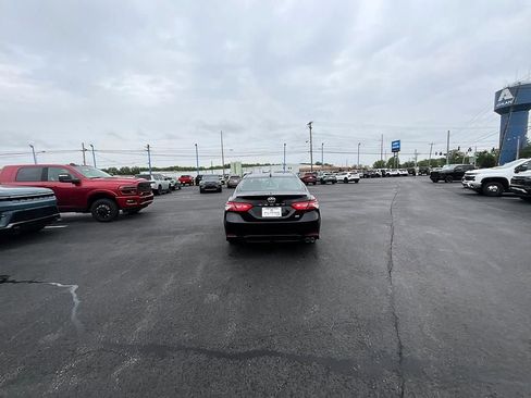 Used 2020 Toyota Camry SE FWD image 6