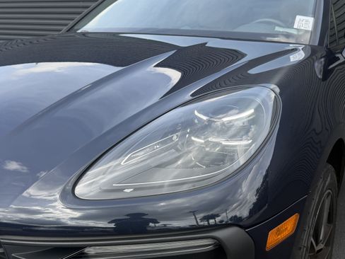 Certified 2023 Porsche Macan AWD/4WD image 10