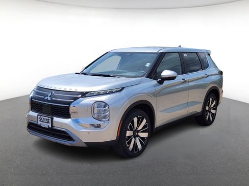 New 2025 Mitsubishi Outlander SE image 2