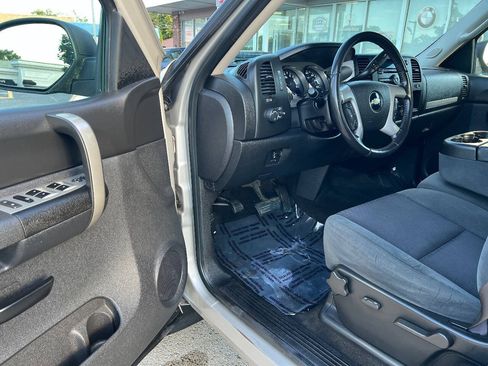 Used 2009 Chevrolet Silverado 2500 LT w/ Interior Plus Package AWD/4WD image 18