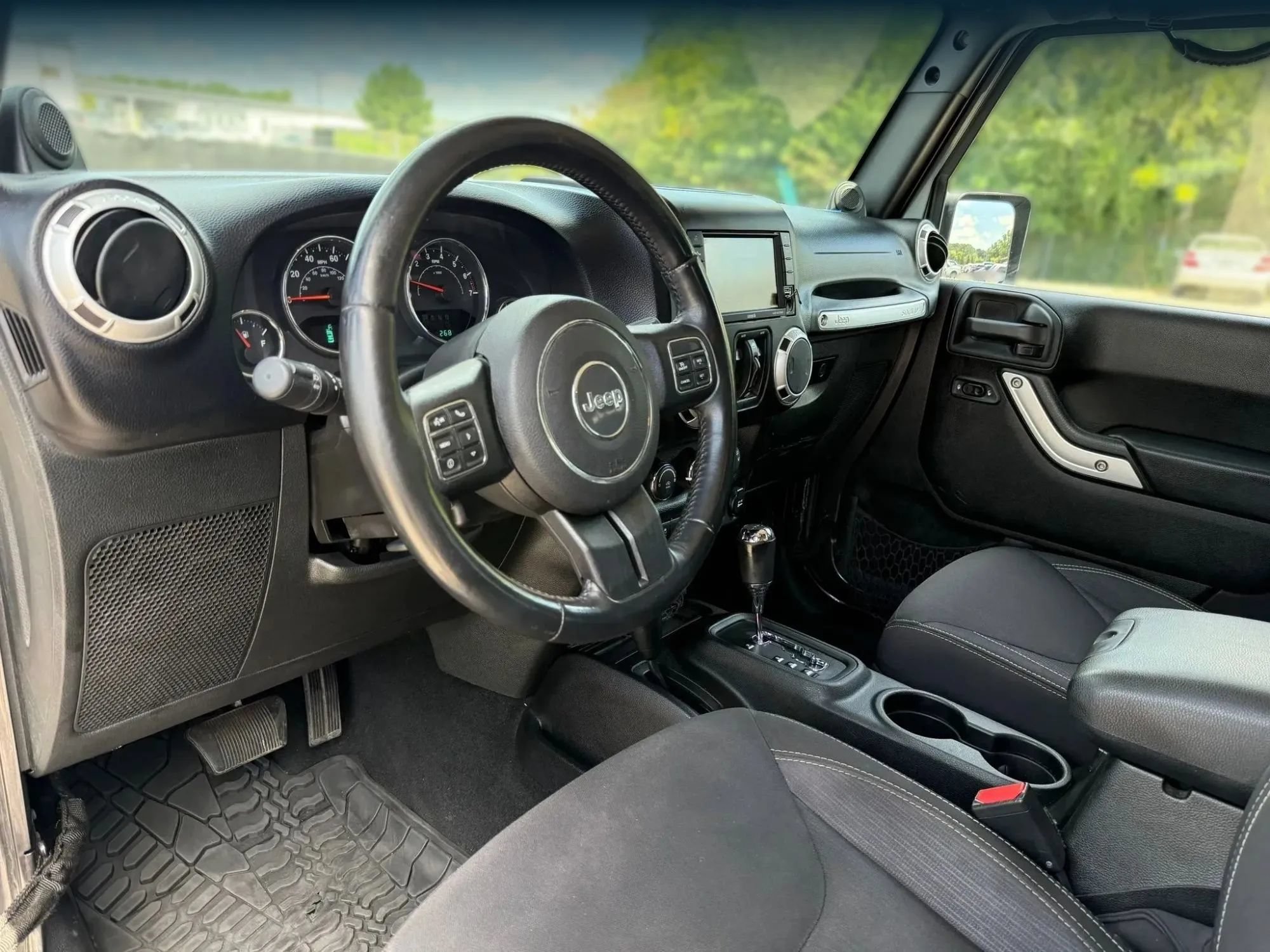 Used 2014 Jeep Wrangler Unlimited Sahara w/ Connectivity Group AWD/4WD image 17