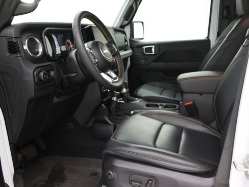 Used 2024 Jeep Wrangler Unlimited Sahara w/ Technology Group AWD/4WD image 7