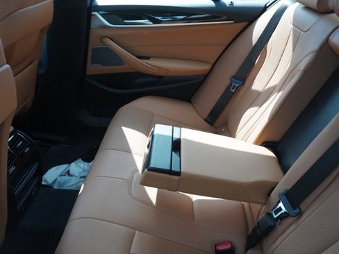 Used 2023 BMW 540i w/ Premium Package image 11