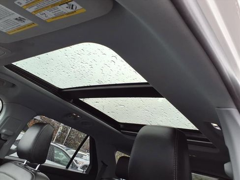 Used 2020 Ford Explorer XLT w/ Equipment Group 202A image 16