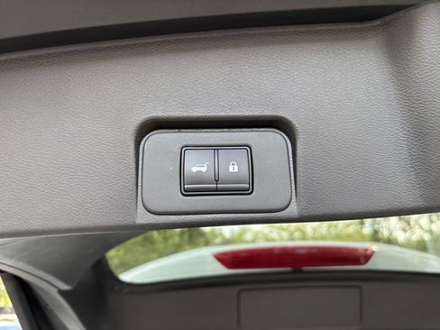 Used 2025 Nissan Rogue SV AWD/4WD image 23