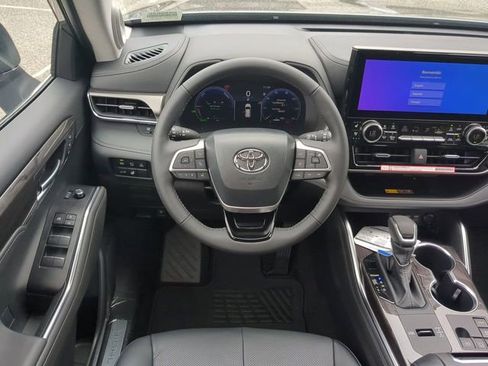 New 2026 Toyota Highlander Limited AWD/4WD image 16