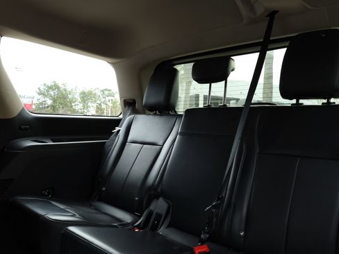 Used 2022 Ford Expedition XLT image 14