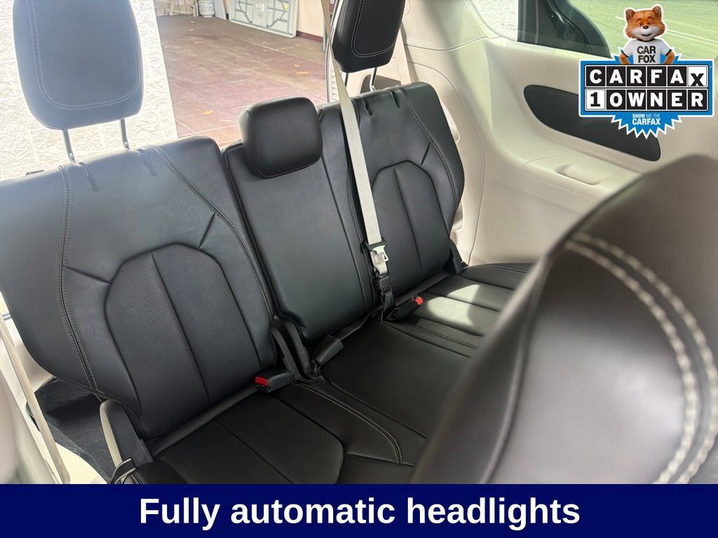 Used 2023 Chrysler Pacifica Touring-L FWD image 25