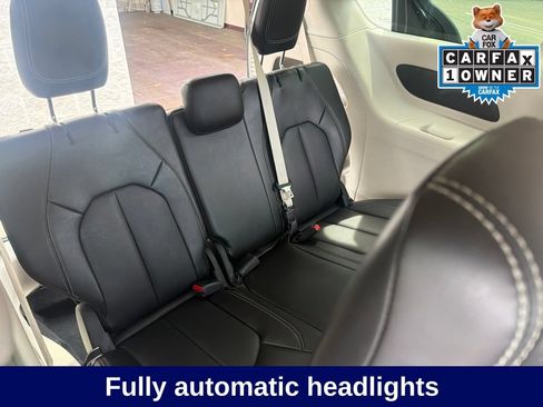 Used 2023 Chrysler Pacifica Touring-L FWD image 25