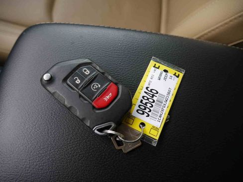 Used 2018 Jeep Wrangler Unlimited Rubicon w/ Dual Top Group image 36