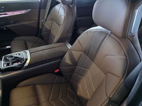 New 2026 BMW 760i xDrive w/ Premium Package image 9