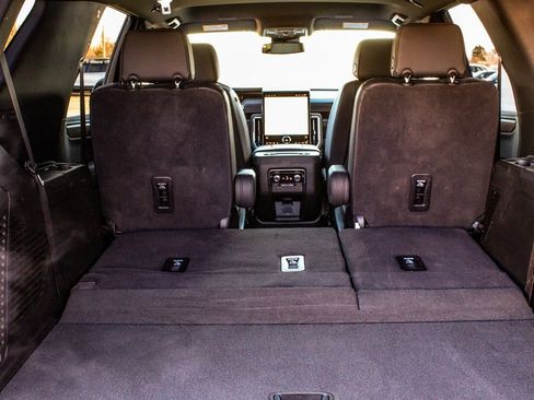 Used 2025 GMC Yukon Denali image 47