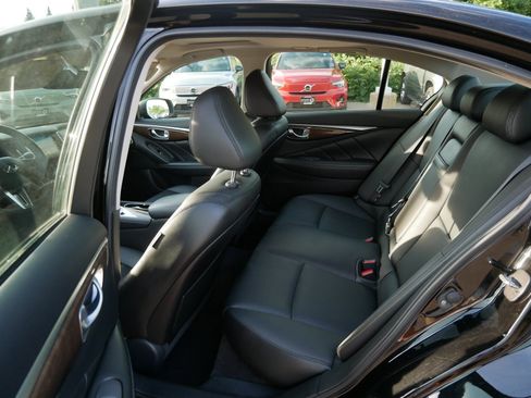 Used 2018 INFINITI Q50 Luxe w/ Essential Package (3.0T Luxe) AWD/4WD image 11