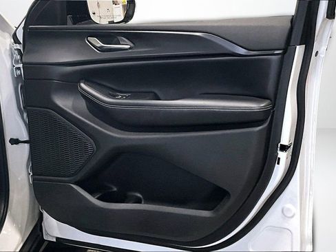 Used 2023 Jeep Grand Cherokee L Altitude image 28