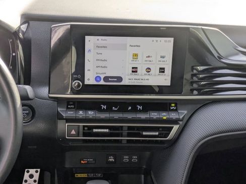 Used 2025 Toyota Camry SE image 15