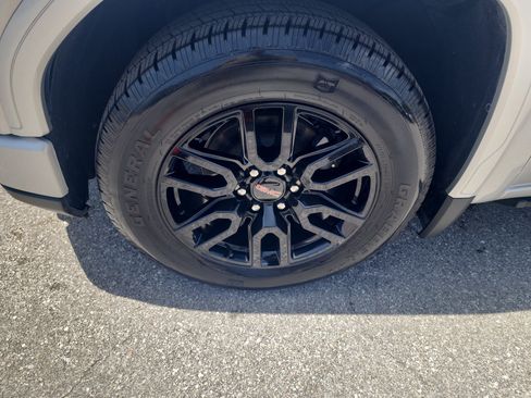 Used 2022 GMC Sierra 1500 Elevation RWD image 9