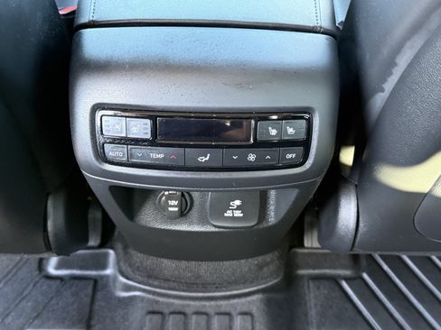 Used 2024 Hyundai Palisade SEL w/ Premium Package image 18