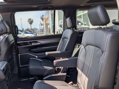 New 2026 Jeep Grand Wagoneer 4WD w/ Premium Group I image 36