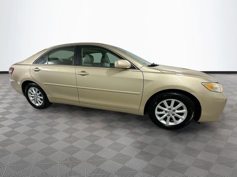 Used 2011 Toyota Camry XLE w/ XLE Extra-Value Pkg #2 FWD image 8