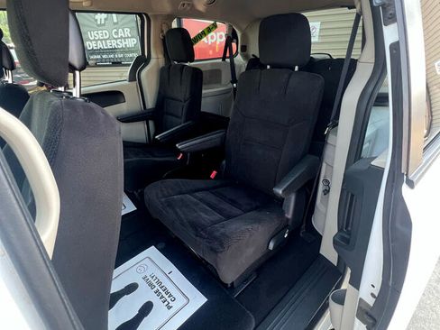 Used 2014 Dodge Grand Caravan SXT image 11