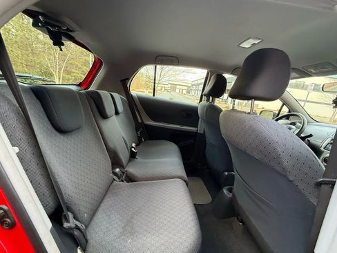 Used 2010 Toyota Yaris 4-Door Hatchback image 15