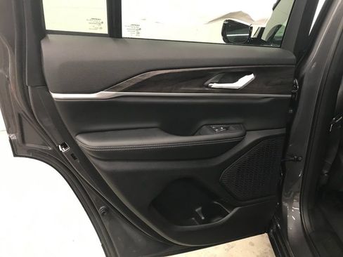 New 2025 Jeep Grand Cherokee Limited image 29