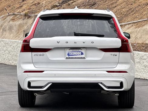 New 2026 Volvo XC60 T8 Plus w/ Climate Package PRO AWD/4WD image 6