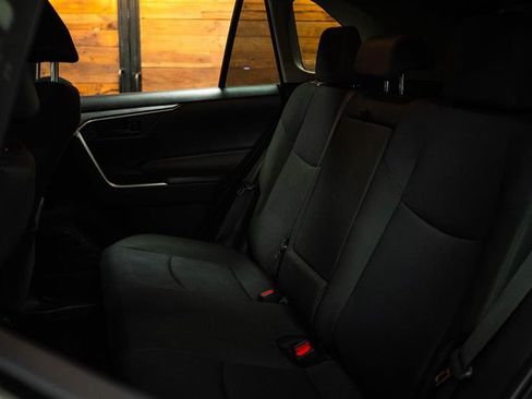 Used 2019 Toyota RAV4 LE w/ Carpet Mat Package AWD/4WD image 10