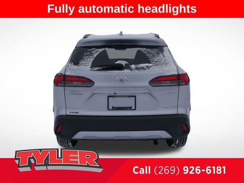 Used 2023 Toyota Corolla Cross XLE image 7