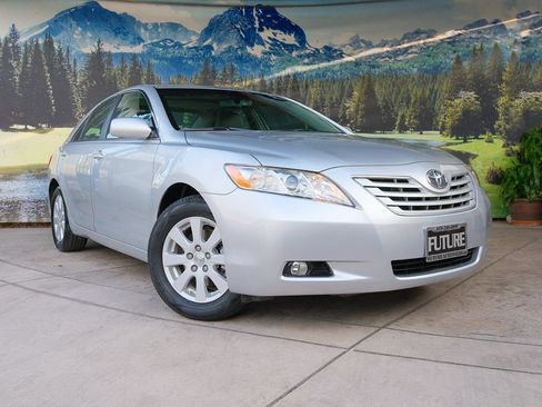 Used 2009 Toyota Camry XLE FWD image 3