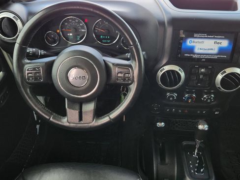 Used 2016 Jeep Wrangler Unlimited Rubicon w/ Connectivity Group AWD/4WD image 27