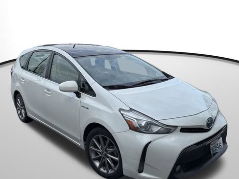 Used 2015 Toyota Prius V image 3