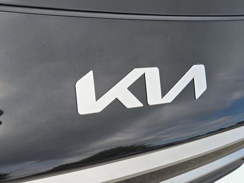 New 2025 Kia Niro EX Touring image 4