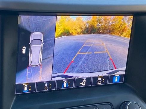 Used 2023 GMC Acadia SLT w/ Technology Package image 19