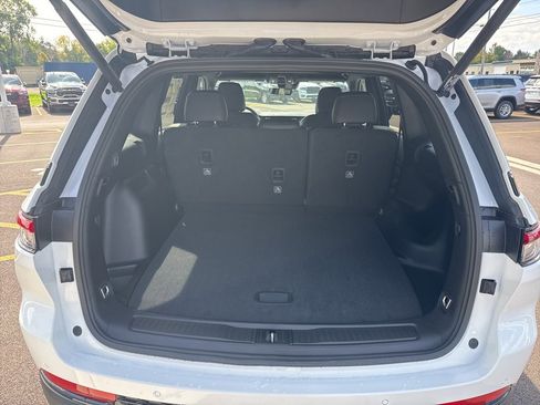 New 2025 Jeep Grand Cherokee Altitude image 12