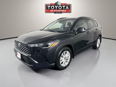 Certified 2023 Toyota Corolla Cross LE AWD/4WD image 3