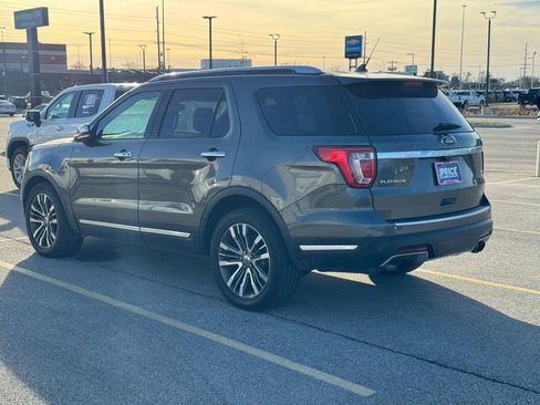 Used 2018 Ford Explorer Platinum image 3