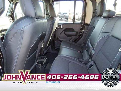 Used 2023 Jeep Gladiator Sport AWD/4WD image 21