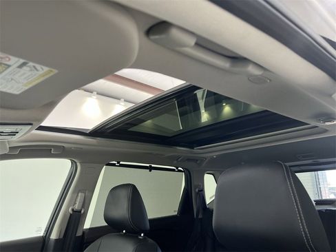 Used 2023 Nissan Rogue SL w/ SL Premium Package image 19