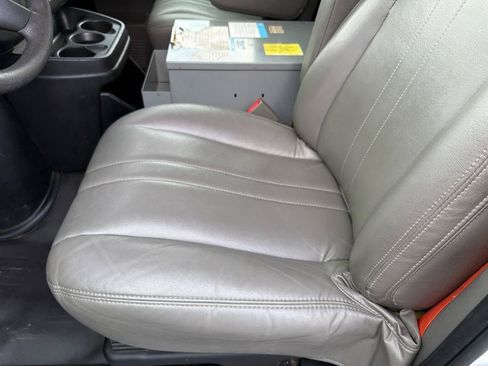 Used 2017 Chevrolet Express 2500 RWD image 12