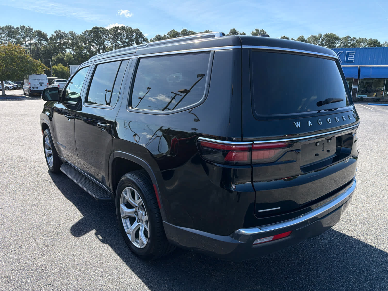 Used 2022 Jeep Wagoneer Series II AWD/4WD image 5