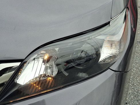 Used 2011 Toyota Sienna SE image 8