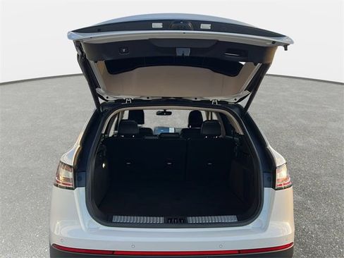 Certified 2022 Lincoln Nautilus Reserve w/ Equipment Group 201A image 10