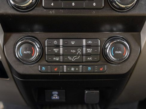 Used 2020 Ford F350 Lariat w/ Lariat Value Package image 23