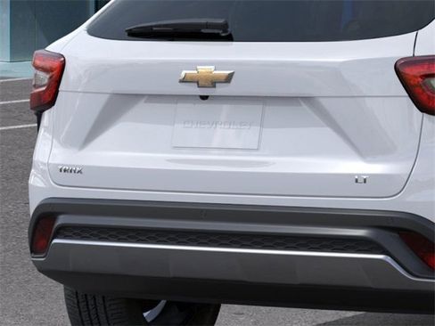 New 2025 Chevrolet Trax LT w/ Driver Confidence Package image 14