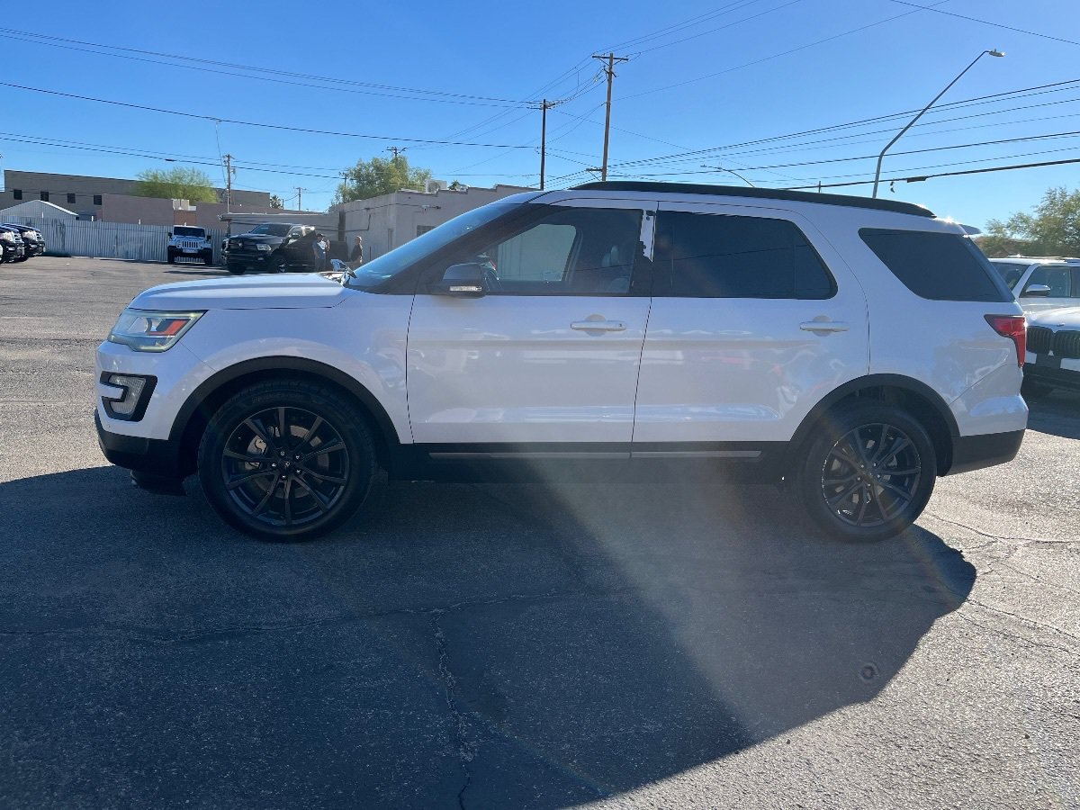 Used 2017 Ford Explorer XLT w/ Equipment Group 202A FWD image 9