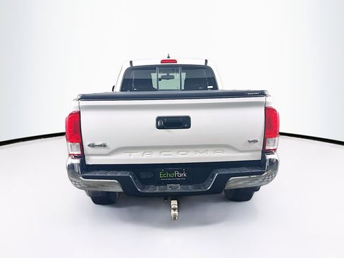 Used 2016 Toyota Tacoma SR5 w/ SR5 Appearance Package (SN) image 7